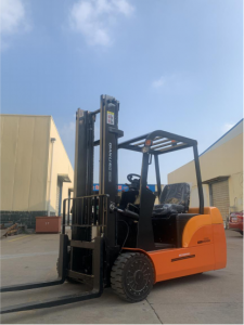 乾立牌三支点锂电叉车