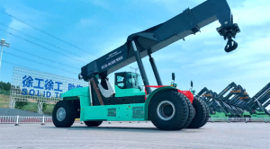 百吨级『擎天柱』！亚洲最大风电正面吊投用