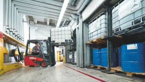 林德携化工搬运物流解决方案亮相2025全国石油和化工行业经济形势分析会，赋能化工安全高效运营