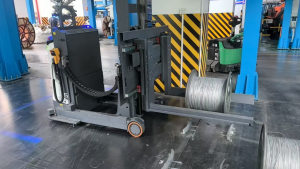 【智造龙合】AGV车用属具系列-龙合智能电驱调距叉助力光纤行业物流