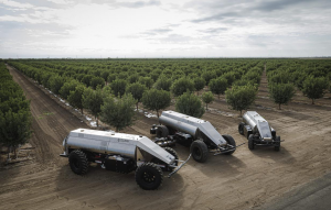 约翰迪尔全资并购GUSS加码高价值作物自主喷雾与“物理农业AI”