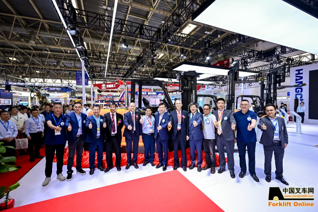 杭叉集团 | 首款混动叉车亮相BICES 2025