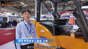 BICES 2025展会现场，中叉网采访杭叉集团研发工程师王康介绍混合动力叉车新品