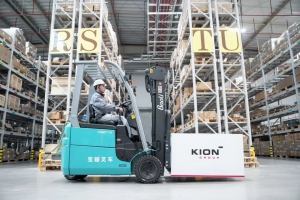 【重磅升级 载誉登场】宝骊2吨三支点电动叉车全新上市！