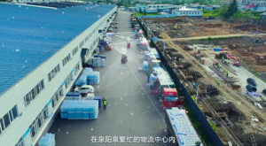 守护长白山水源地的“绿色搬运”，林德电动平衡重叉车助力泉阳泉饮品高效流转