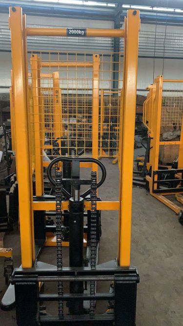 国标欧式C型钢手动液压搬运车