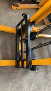 国标欧式C型钢手动液压堆高车