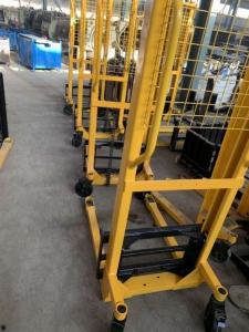 手动液压堆高车