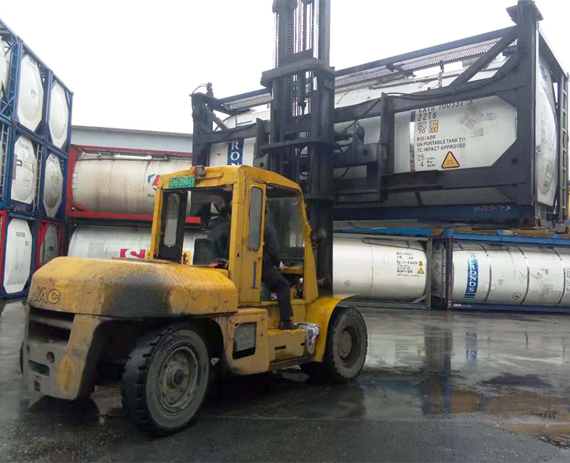 江淮：侧移调距叉（大吨位）