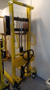 国标欧式C型钢手动液压堆高车