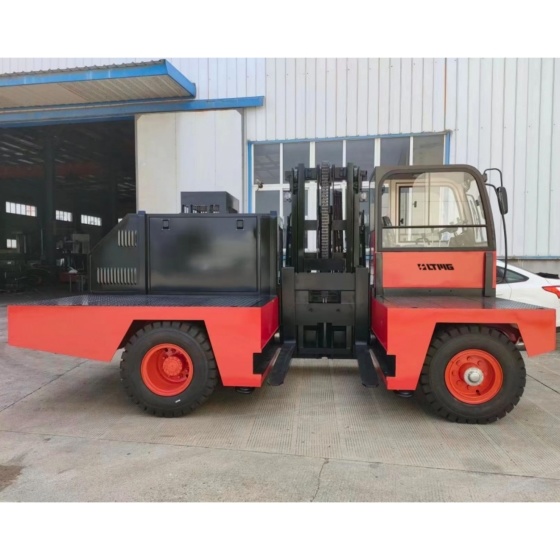 临晟：FBS60 - 6吨电动侧面叉车