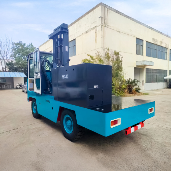 临晟：FBS40 - 4吨电动侧面叉车
