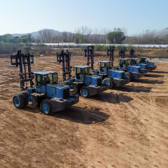 临晟：LTR120 - 12吨越野叉车