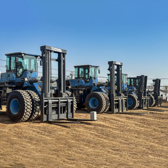 临晟：LTR120 - 12吨越野叉车