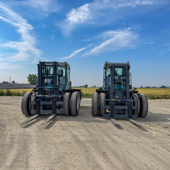 临晟：LTR60 - 6吨越野叉车（后轮转向）