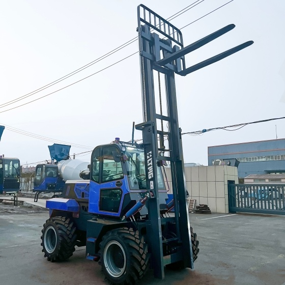 临晟：LTR50 - 5吨越野叉车（一体后转向）