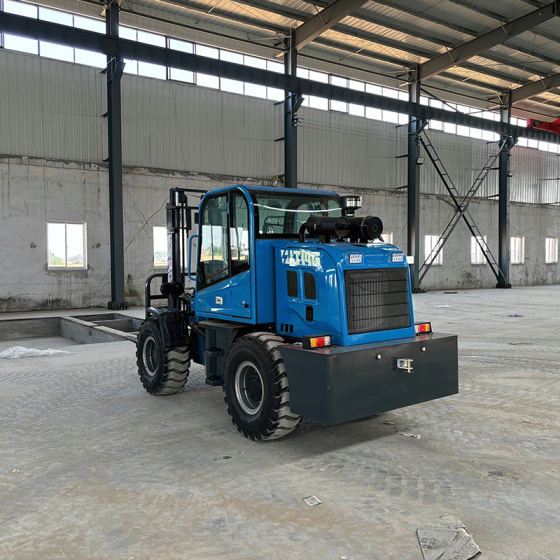 临晟：LTR30 - 3吨越野叉车（前轮转向）