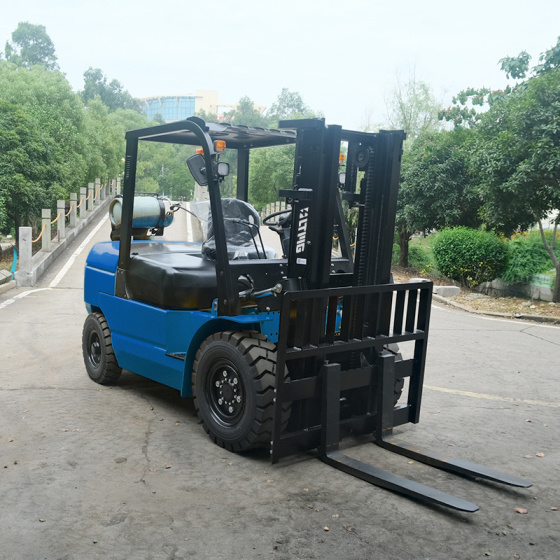 临晟：FG50(小）- 5 吨 LPG/汽油叉车