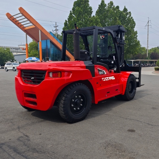 临晟：FD120 - 12吨柴油叉车