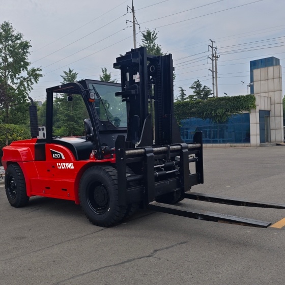 临晟：FD120 - 12吨柴油叉车