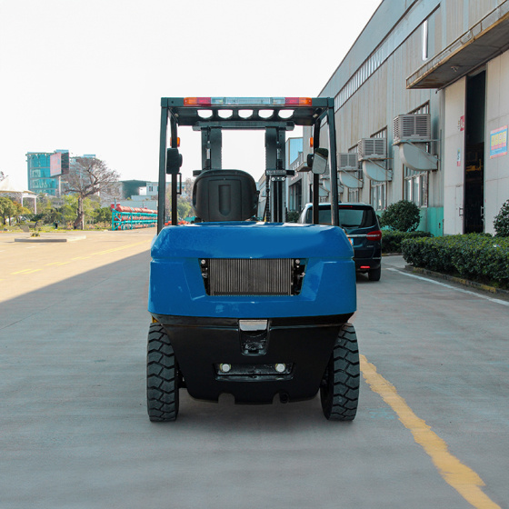 临晟：FD45 - 4.5吨柴油叉车