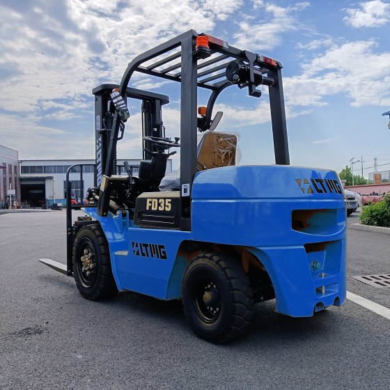 临晟：FD35 - 3.5吨柴油叉车