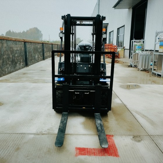临晟：FD35 - 3.5 吨柴油叉车