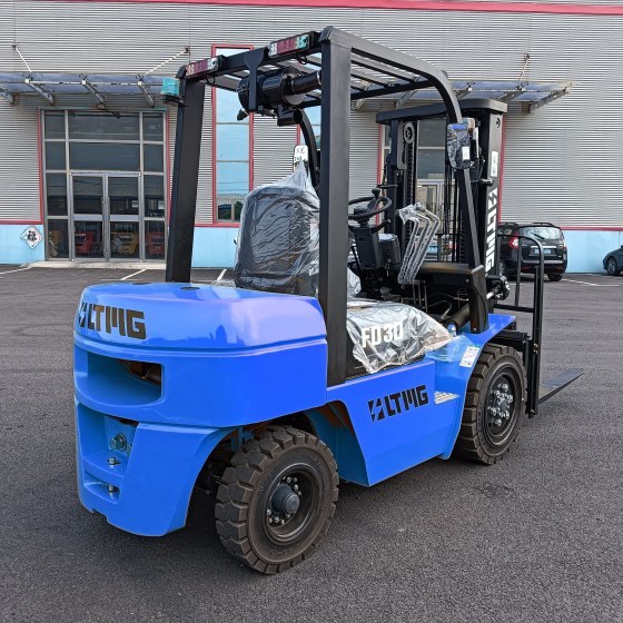 临晟：FD30 - 3吨柴油叉车