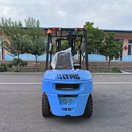 临晟：FD30 - 3吨柴油叉车