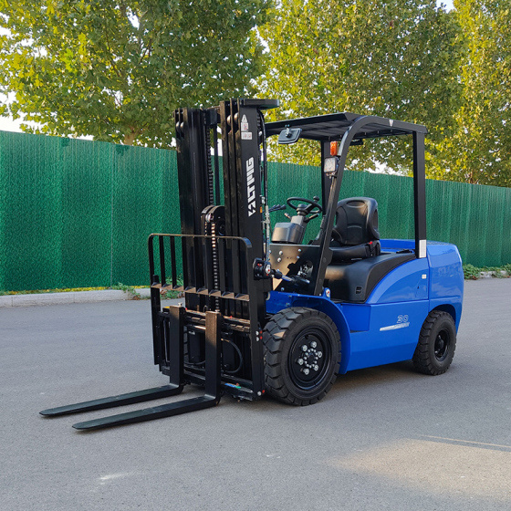 临晟：FD30 - 3吨柴油叉车