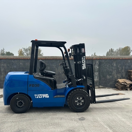 临晟：FD30 - 3吨柴油叉车