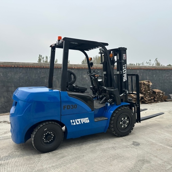 临晟：FD30 - 3吨柴油叉车