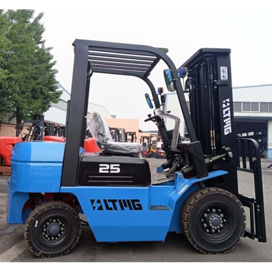 临晟：FD25 - 2.5吨柴油叉车