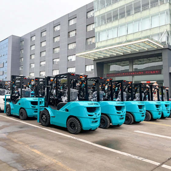 临晟：FB30/35 - 3/3.5吨电动叉车 (高压锂电)