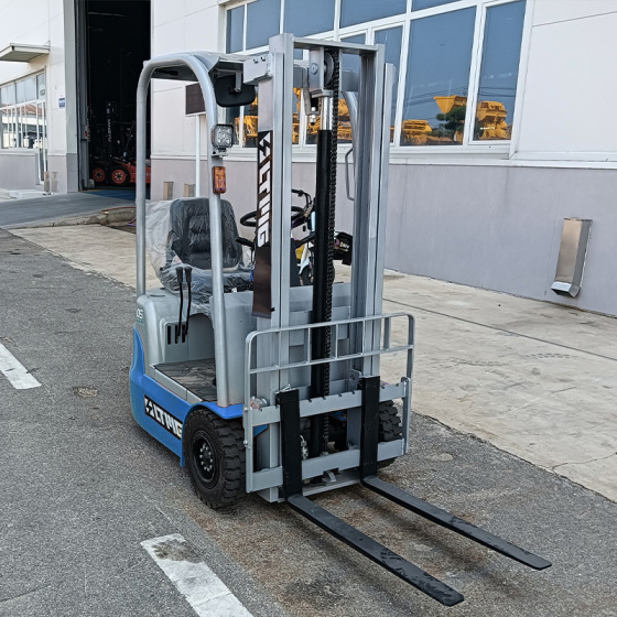 临晟：FB05S - 0.5 吨电动叉车（锂电）