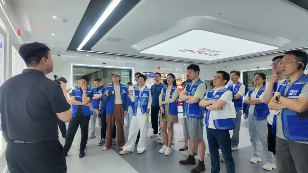激荡思想，智造未来：吴晓波频道企业家考察团访磅旗科技，探寻AI重构制造业的底层逻辑