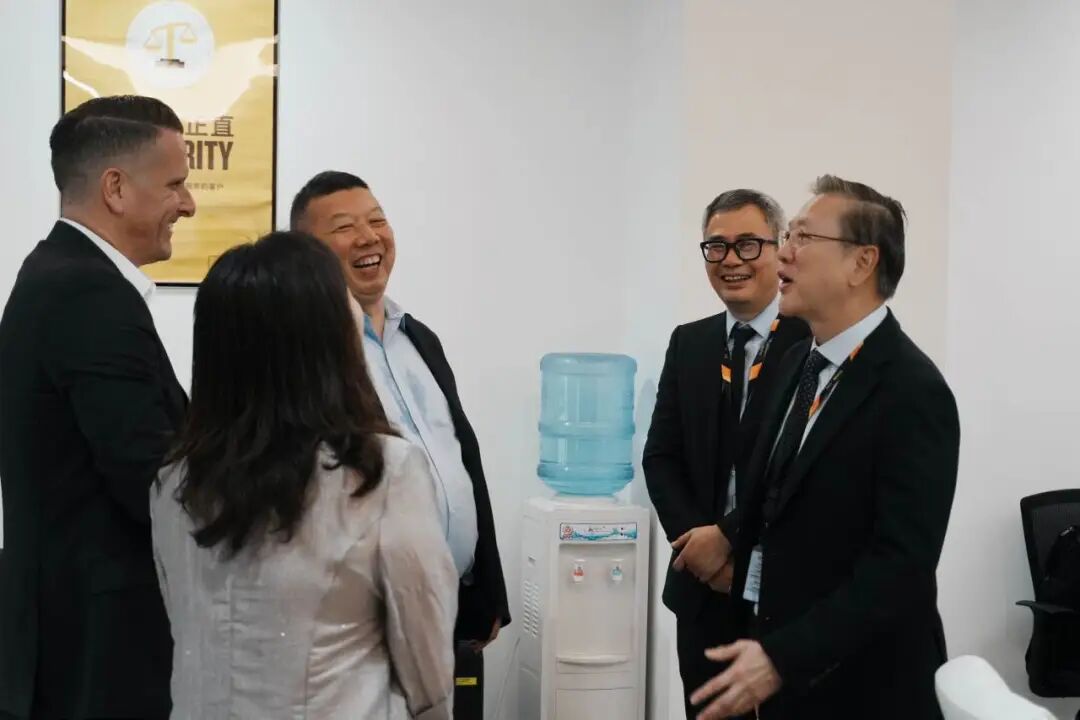 海斯特美科斯与易初明通正式签约:强悍的叉车全面覆盖西部产业版图
