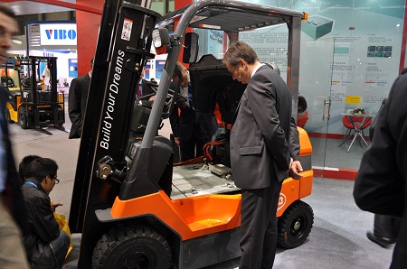 比亚迪铁电叉车成2012上海CEMAT物流展焦点