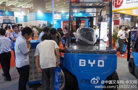 比亚迪在展会上推出大吨位3.5T电动叉车