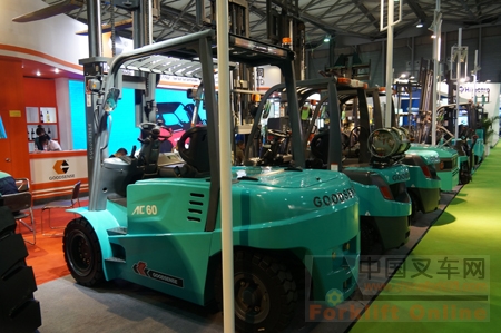 吉鑫祥33吨内燃叉车震撼登场