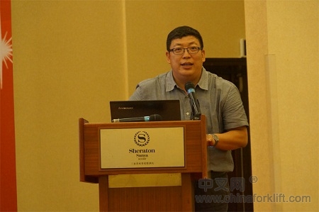 《中国叉车租赁的机会与挑战》