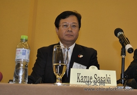 日本产业车辆协会主席在2013世界工业车辆主席论坛上发言