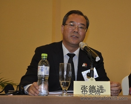 中国工程机械工业协会工业车辆分会主席在2013世界工业车辆主席论坛上发言
