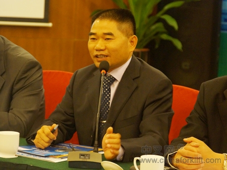 福建龙基董事长杨碧海致欢迎辞