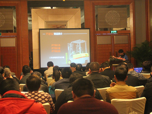 TEU叉车2016年新产品推介会成功举行