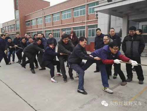 东方红叉车新年开门红