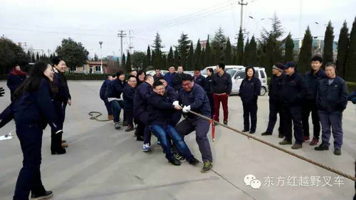 东方红叉车新年开门红