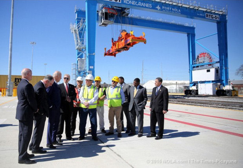 美国副总统拜登视察科尼位于新奥尔良港的RTG