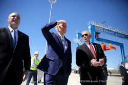 美国副总统拜登视察科尼位于新奥尔良港的RTG