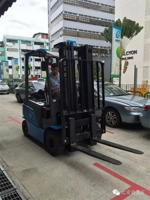 比亚迪叉车在新加坡获首批订单，2018年销量将达400台
